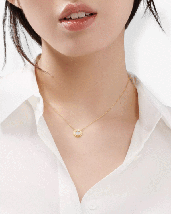 Photoroom_170_20251024_003429 Tiffany & Co. Collar T Círculo Dorado Elegante