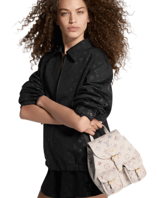 IMG_4856.png Louis Vuitton Bolso Montsouris Backpack en tonos pastel