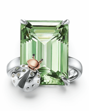 Tiffany anillo return to verde, piedra rectangular con mariquita de acento