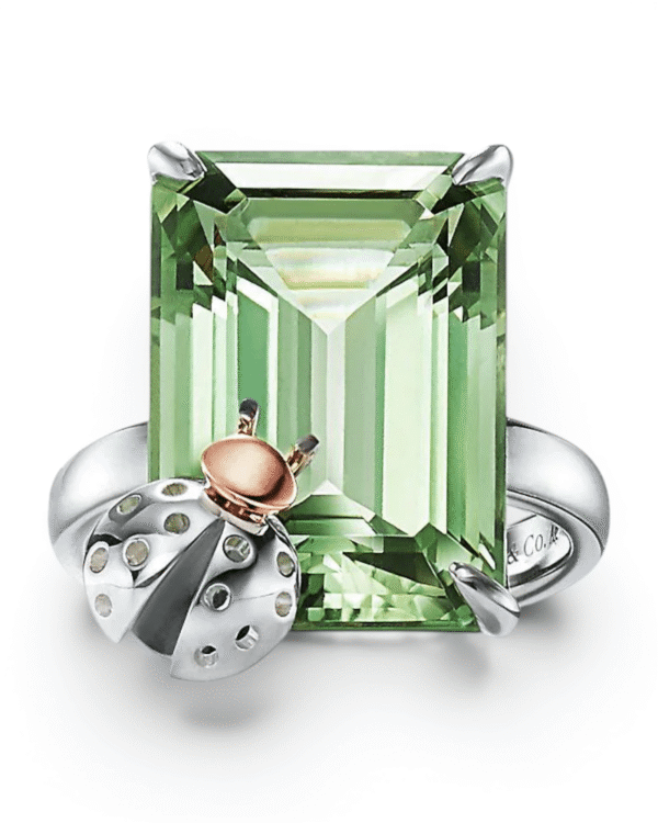 Tiffany anillo return to verde, piedra rectangular con mariquita de acento
