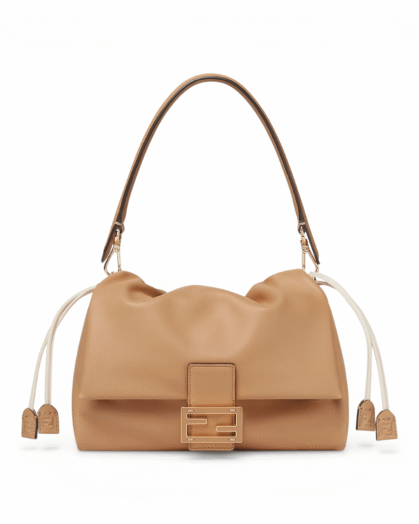 Fendi bolso icónico mamma baguette beige, cordones laterales y broche ff
