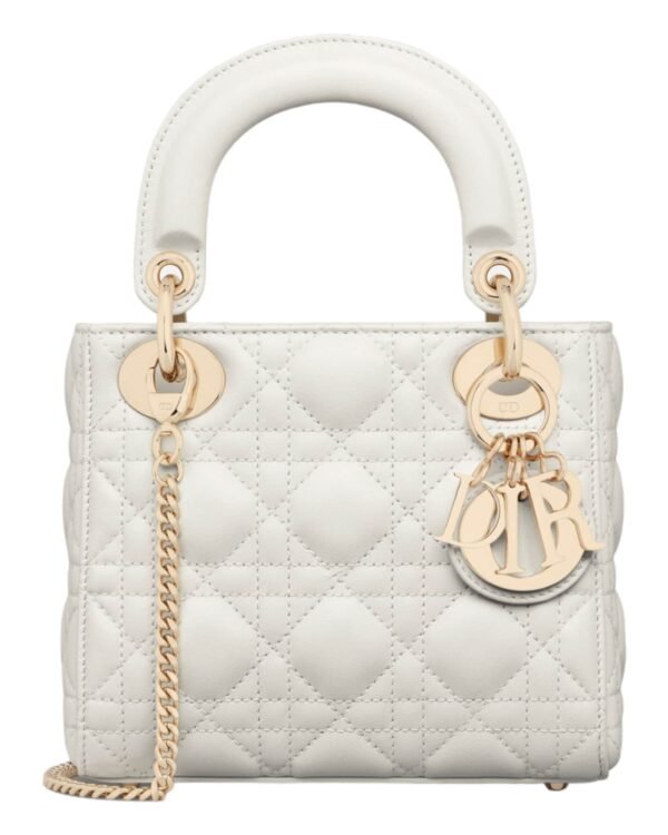 PhotoRoom_065_20230718_124807.jpg Dior bolso pequeño lady blanco, cuerpo acolchado en rombos con dijes dorados colgantes