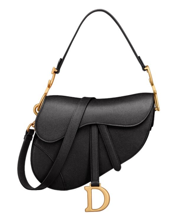 PhotoRoom_098_20230227_230545.jpg Dior bolso saddle negro, silueta curva con dije en forma de letra dorada