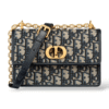 Dior bolso miss caro mini azul, patron tejido con broche dorado giratorio