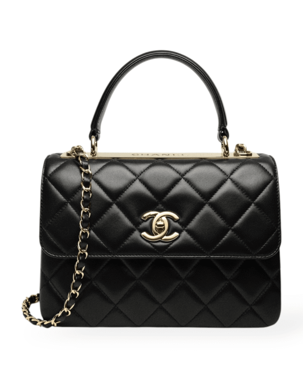 Photoroom_001_20250413_213220.png Chanel bolso trendy cc negro, marco dorado con asa superior y cadena