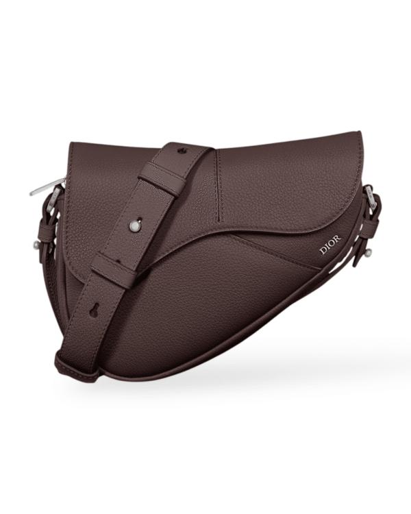 Dior bolso pochettes saddle hombre cafe, silueta curva con cierre de boton metalico