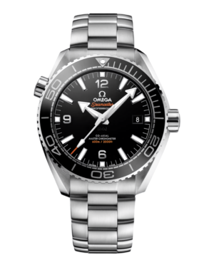 OM54 Omega Planet Ocean 600M: esfera negra con números grandes y fecha a las 3, bisel negro numerado y pulsera de eslabones