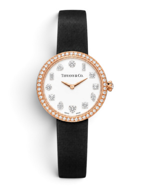 D1F63481-8B78-49FF-B71F-4FFBFC66F613-Photoroom Tiffany & Co. Eternity Blanco: esfera blanca con piedras brillantes de formas variadas, bisel rosegold con brillos y correa negra satinada