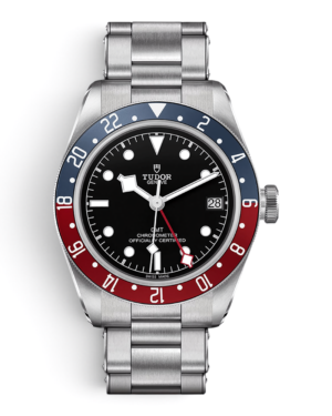 TUD3 Tudor Black Bay GMT: esfera negra con fecha a las 3 y aguja roja, bisel bicolor burdeos y azul con escala de 24 horas y pulsera de tres eslabones