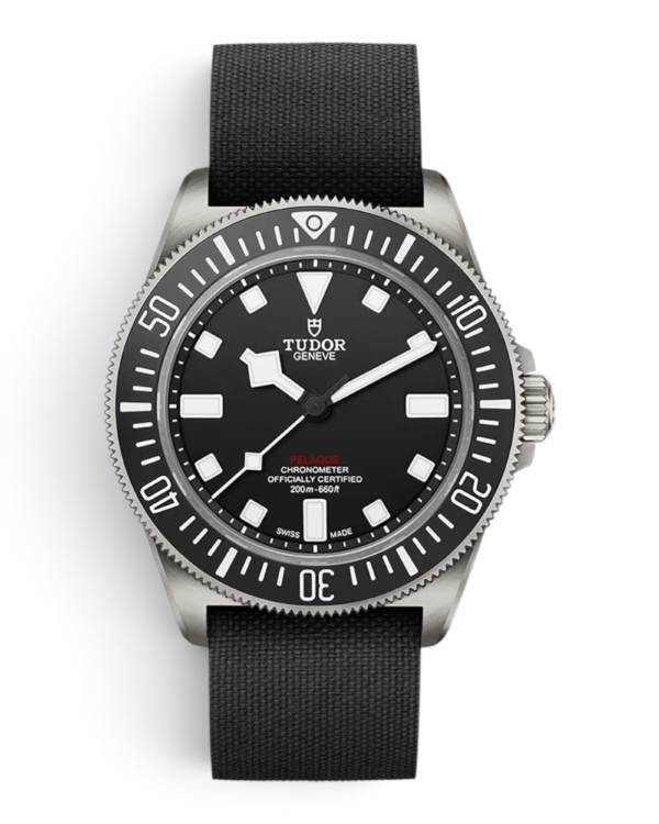 TUD11 Tudor Pelagos FXD Negro: esfera negra con marcas blancas, bisel negro estriado y correa negra de textura tejida